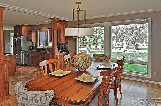 5th image of 304 E Pennbrook Cir