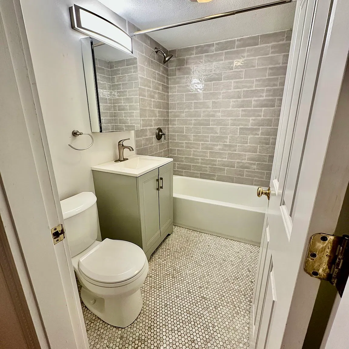2 bed, 2.0 bath, 1000 sqft, $4,400 — Photo 3