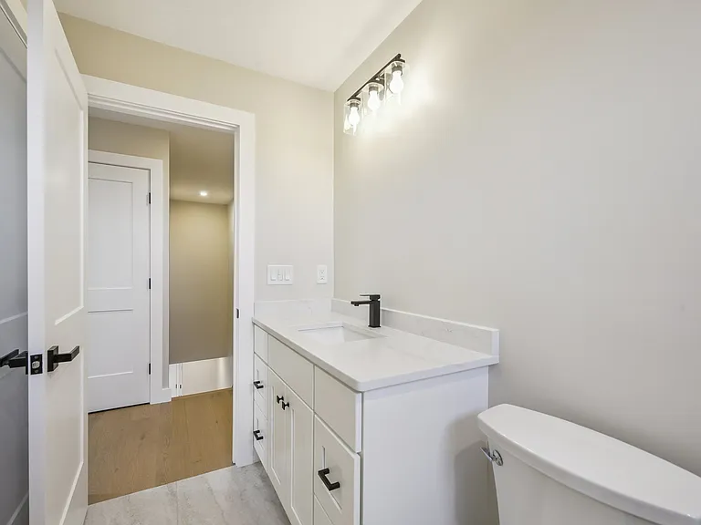 110 Stowe St — Photo 8