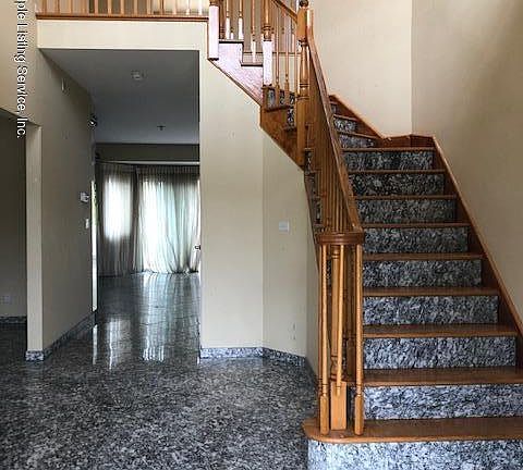 4th image of 477 Philip Ave