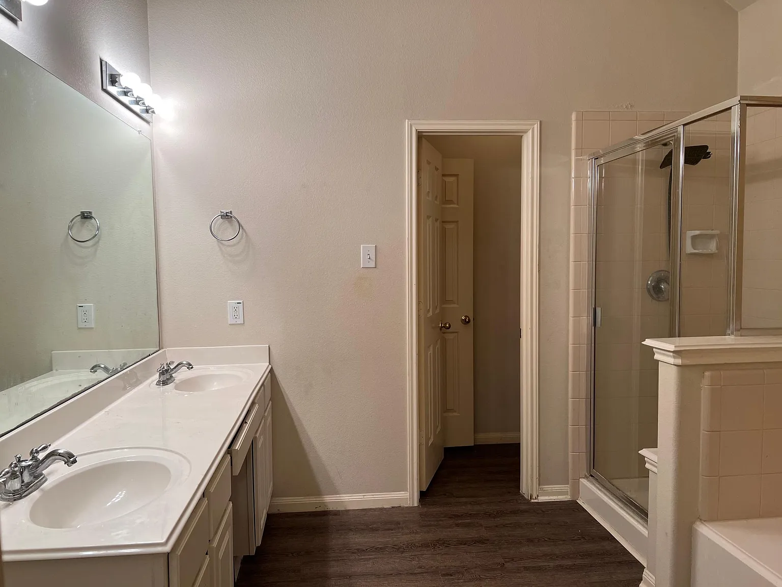 4 bed, 2.5 bath, 2317 sqft, $2,100 — Photo 3