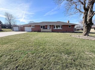 921 3rd St SW, Dyersville, IA 52040