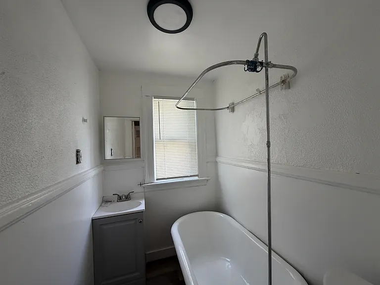 215-217 Emerson St — Photo 2