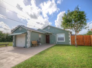 6036 Lace Wood Cir, Lake Worth, FL 33462