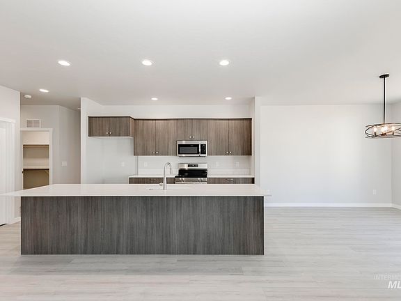 4th image of 629 W Snowy Owl St