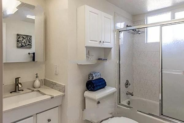 1st image of 215 Casa Mia Dr