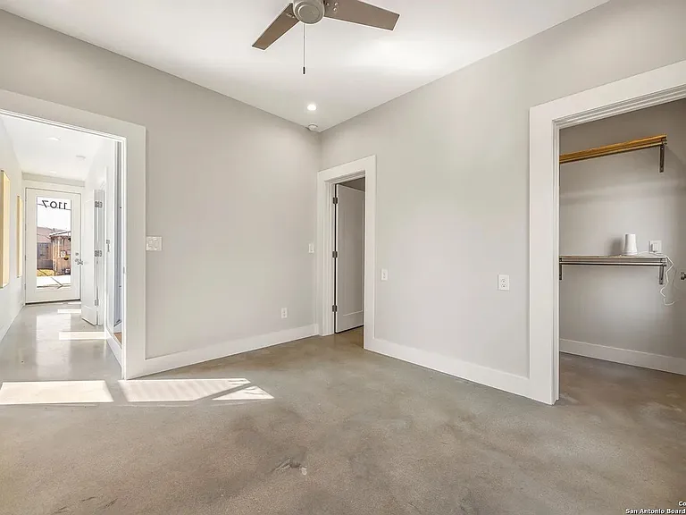 1107 S Cherry St — Photo 23