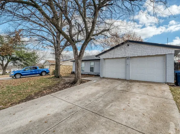 621 Panay Way Dr, Fort Worth, TX 76108