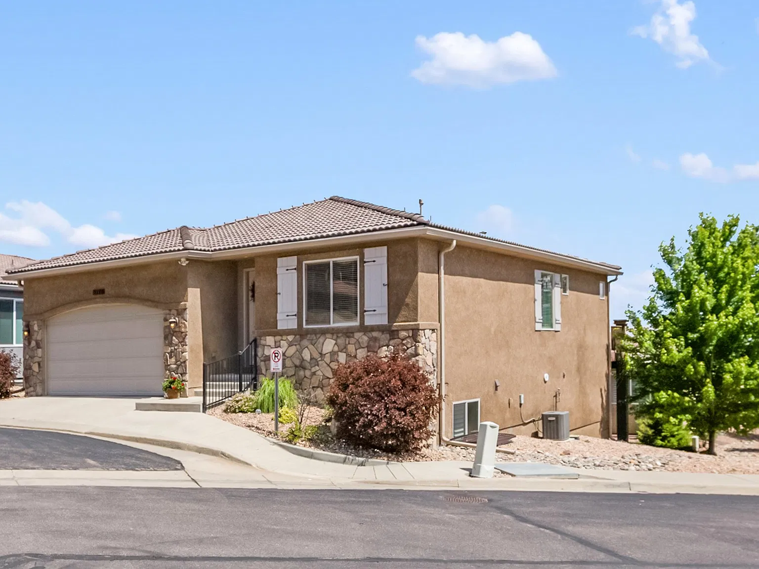 3 bed, 2765 sqft, $3,200 — Photo 4