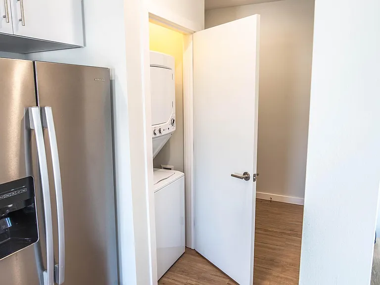 504 E Stoughton St — Photo 20