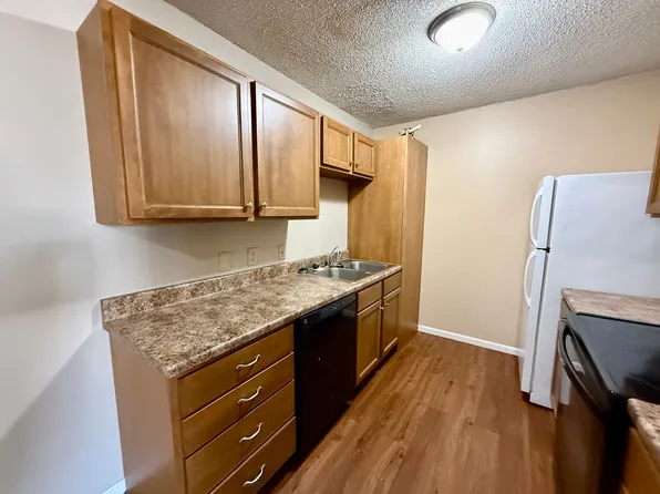 Towerview Apartments, 1010 N Walnut St #T03, Maryville, MO 64468