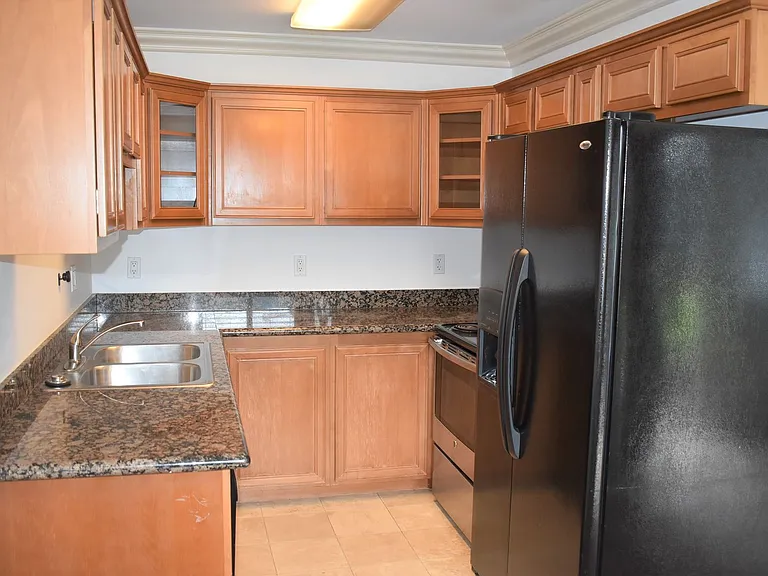 1450 Iris Ave #4 — Photo 2