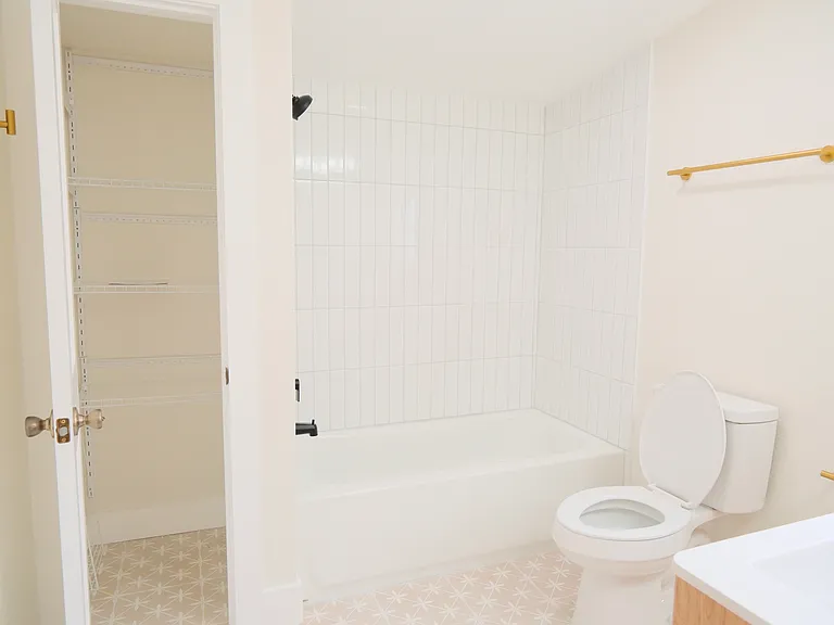 210 W Hiawatha St — Photo 15