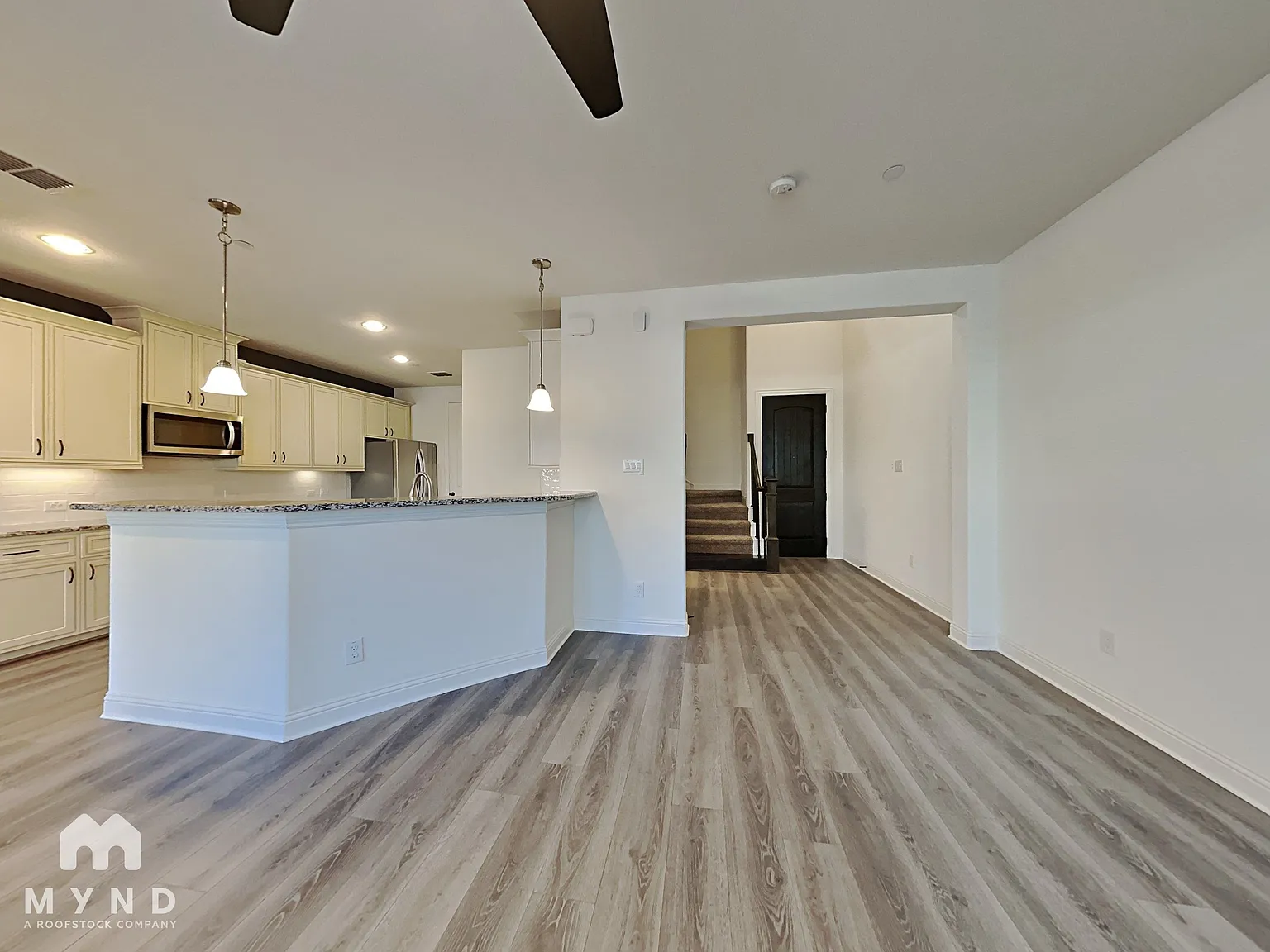 3 bed, 2.5 bath, 1816 sqft, $2,995 — Photo 4