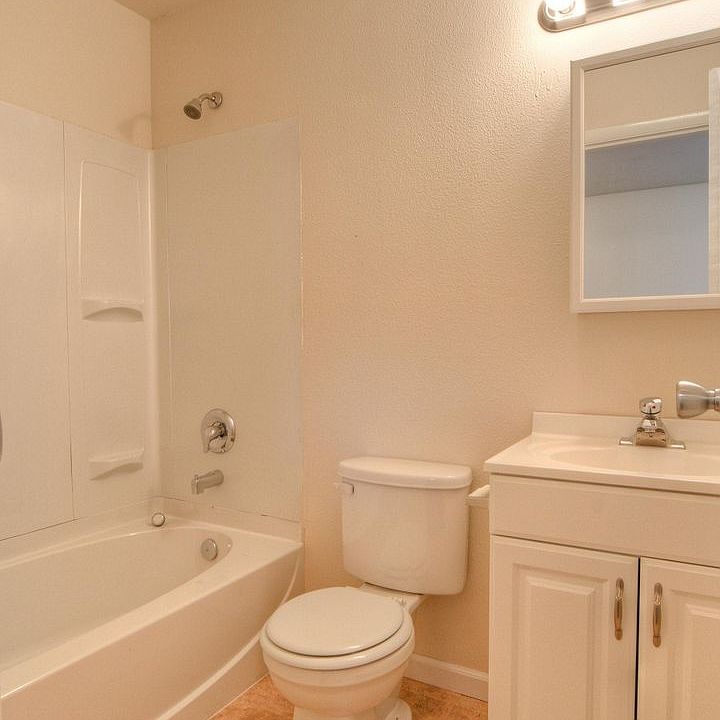 1st image of 221 6th Ave #12