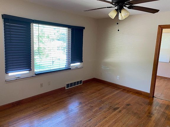 3rd image of 376 Bluff Dr