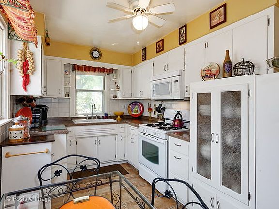 4th image of 2636 W 90th St