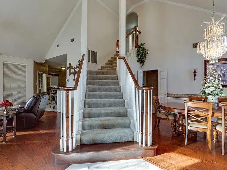 801 Steeps Ct — Photo 7