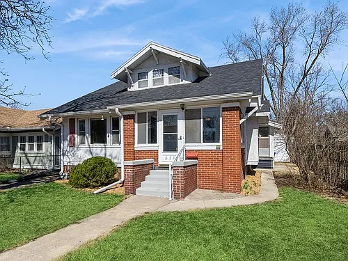 829 Clinton Ave Photo 1