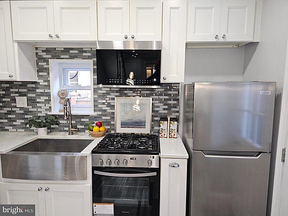 4th image of 1744 Stocker St