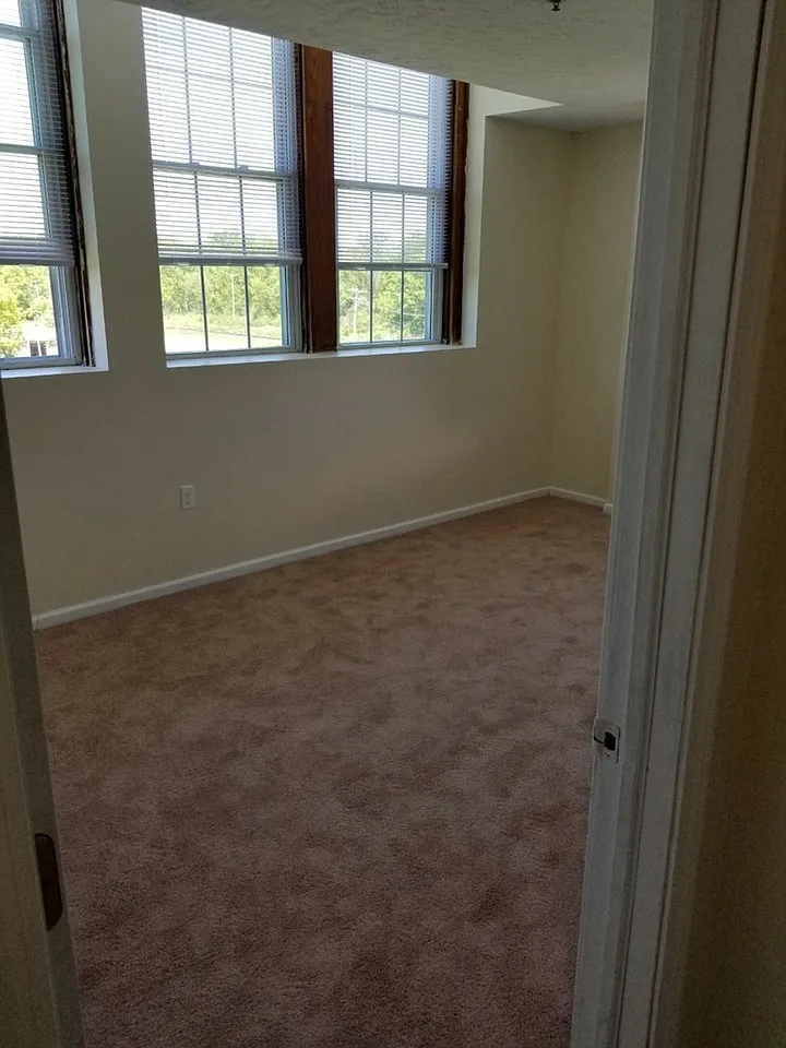 Cherry Manor Apartments — Photo 2