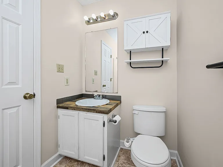 5918 King Charles Ct — Photo 27
