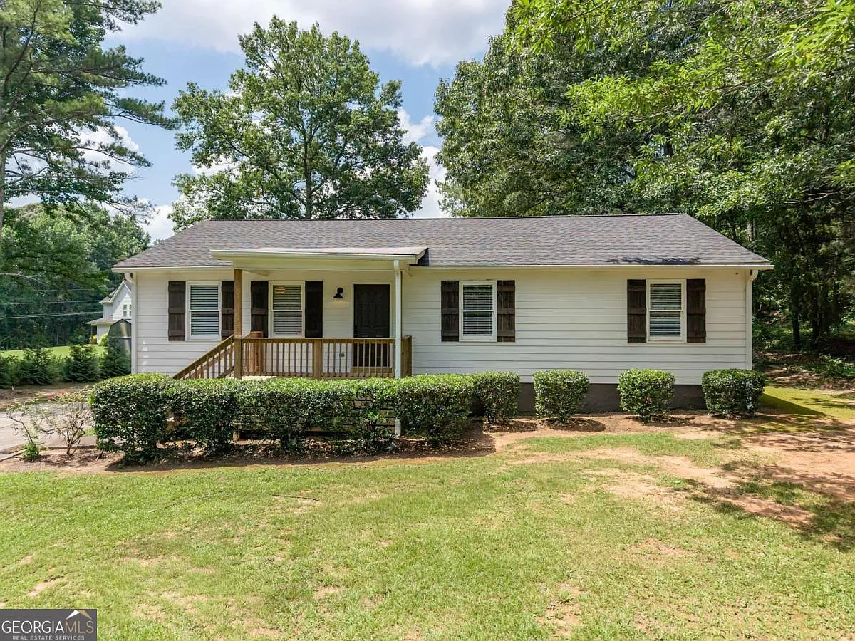 3 bed, 2.0 bath, 1500 sqft, $1,900 — Photo 2