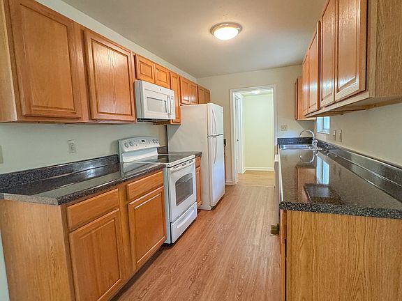 2nd image of 1666 Mayhew St