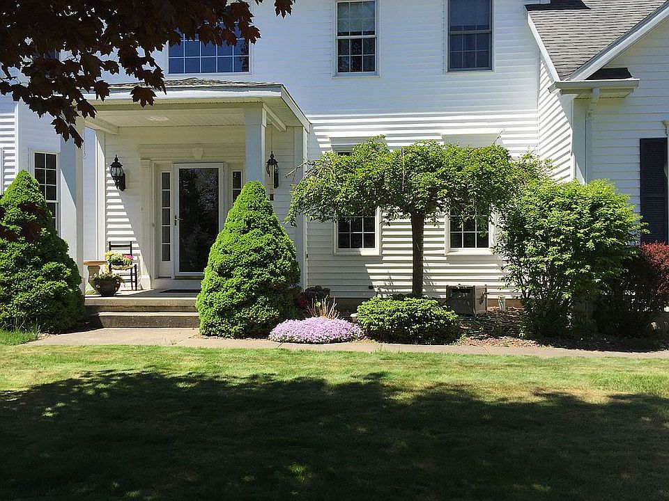 1st image of 27 Oregon Trl