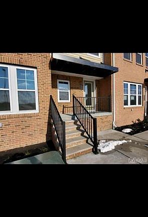 4th image of 302 South Dr