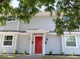 208 E Rucker St, Granbury, TX 76048