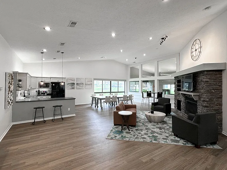 Liberty Hill Apartments — Photo 18