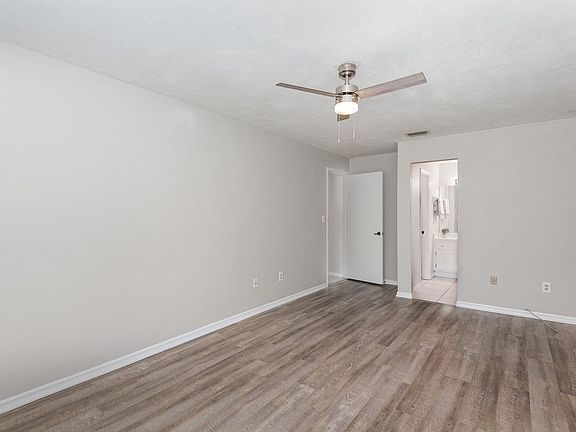 5th image of 2620 Redwood Ave