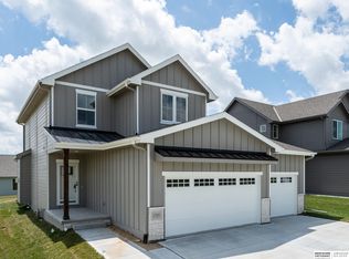 17551 Potter St, Bennington, NE 68007