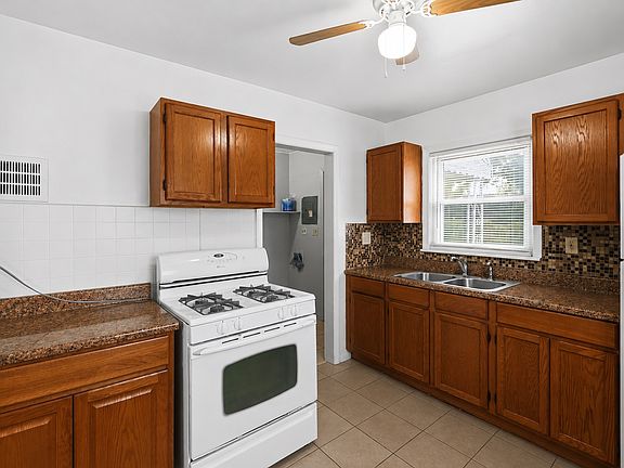 5th image of 17237 Horger Ave