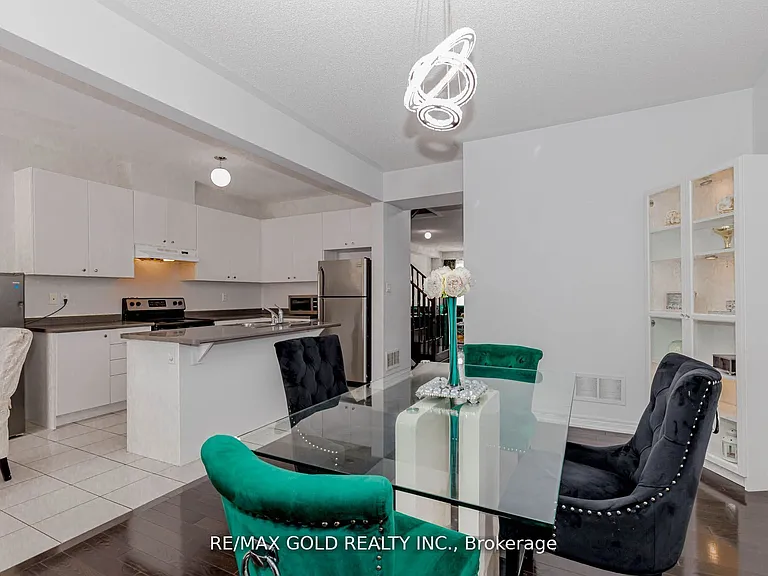39 Chesterwood Cres — Photo 11