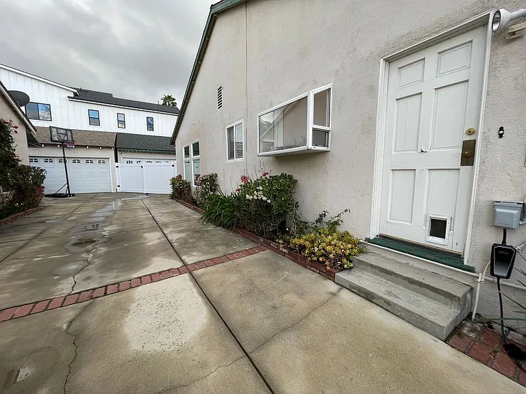 15560 Otsego St — Photo 3
