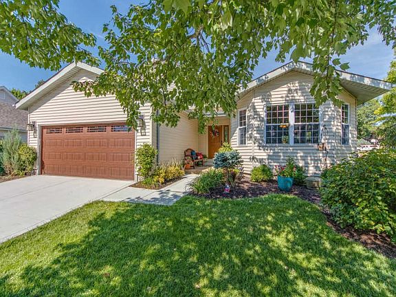 2nd image of 843 Heron Woods Dr