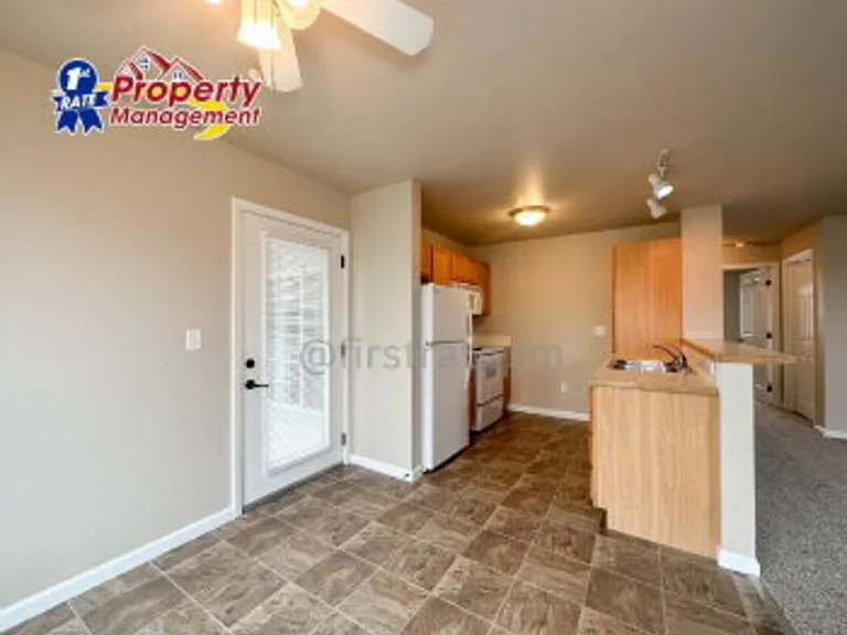 10154 W Garverdale Ln #201 — Photo 6