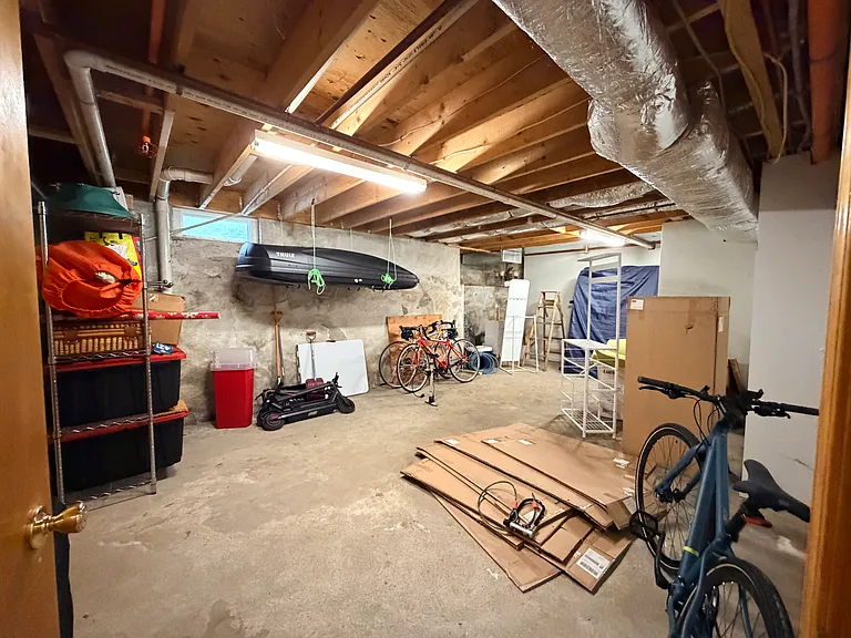 81 Walnut St #1 — Photo 16