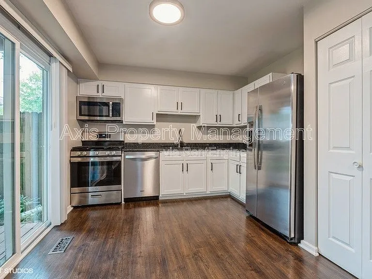 1010 Wesley Ln #1 — Photo 3