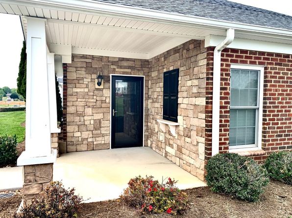 102 Acorn Run Ln, Bedford, VA 24523