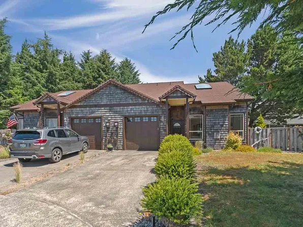 128 28th St NW, Long Beach, WA 98631