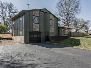 608 E 14th Ter, Ottawa, KS 66067