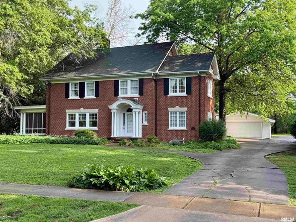 237 Park Lane Dr, Galesburg, IL 61401