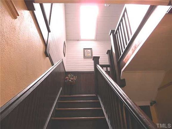 3rd image of 404 W Hill Ave S