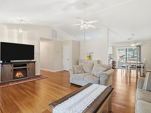 3rd image of 126 Ashlan Woods Ct