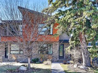 2005 E 32nd St SW, Calgary, AB T3E 2R2