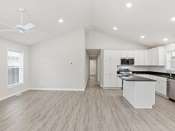 4th image of 9 New St