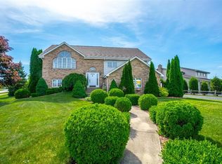 8811 Schillton Dr, Saint John, IN 46373